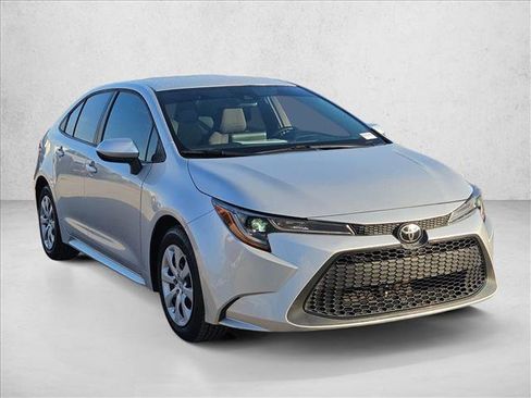 Used 2022 Toyota Corolla LE FWD image 3