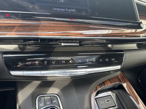 Used 2023 Cadillac Escalade Premium Luxury image 17