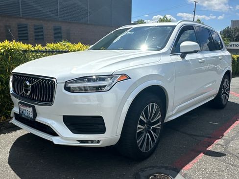 Used 2020 Volvo XC90 T6 Momentum AWD/4WD image 3