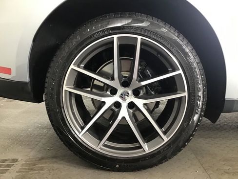 Certified 2026 Porsche Macan AWD/4WD image 13