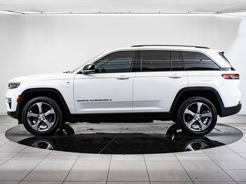 Used 2023 Jeep Grand Cherokee 4WD 4xe image 12