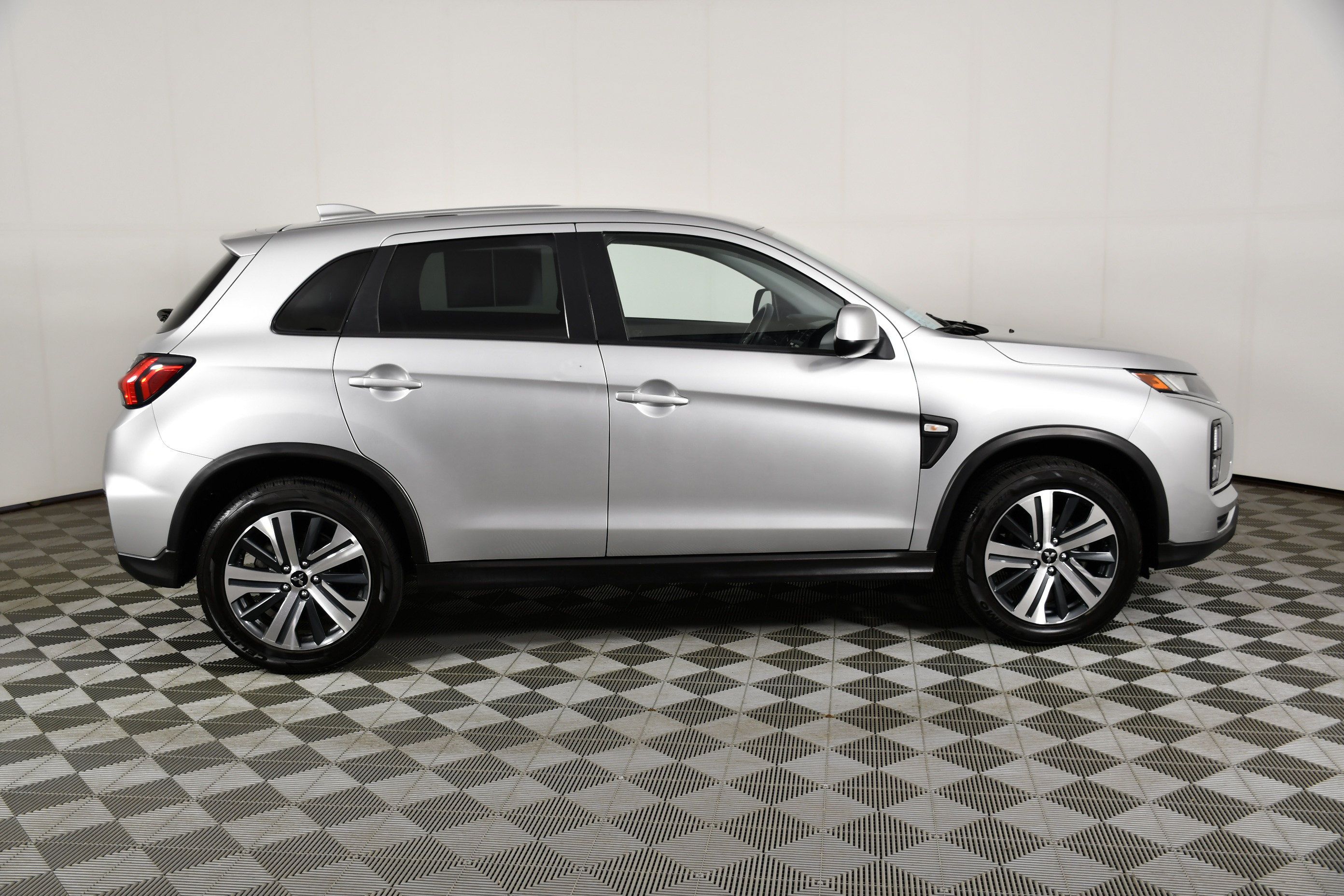 Used 2024 Mitsubishi Outlander Sport SE AWD/4WD image 5