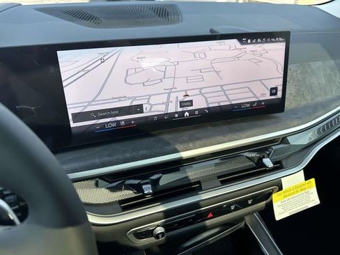 New 2026 BMW X7 xDrive40i w/ Premium Package AWD/4WD image 16