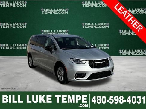 Used 2024 Chrysler Pacifica Touring-L image 1