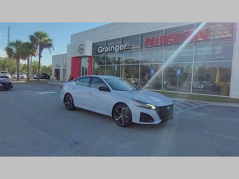 Used 2024 Nissan Altima 2.5 SR image 37