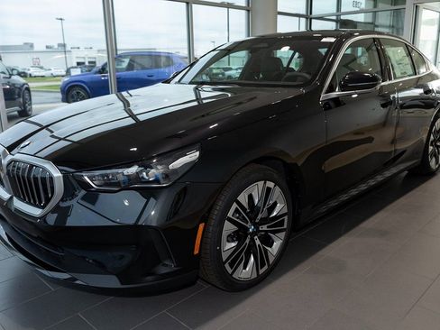 Used 2026 BMW 530i xDrive w/ Premium Package AWD/4WD image 3
