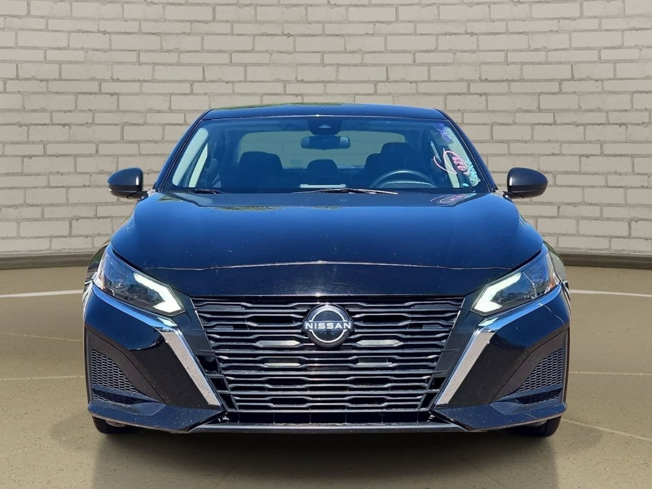 Used 2024 Nissan Altima 2.5 SV FWD image 2