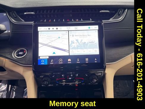 Used 2024 Jeep Grand Cherokee L Limited w/ Luxury Tech Group II image 5