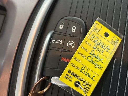 Used 2019 Dodge Charger SXT RWD image 21
