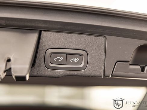 Used 2018 Volvo XC60 T5 Momentum w/ Convenience Package AWD/4WD image 18