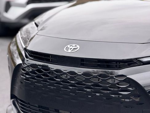 Used 2025 Toyota Crown Signia Limited image 10