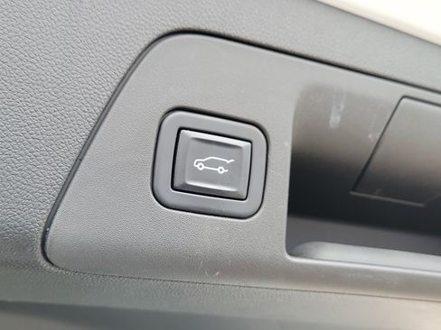 Used 2022 Buick Envision Avenir w/ Technology Package II image 9