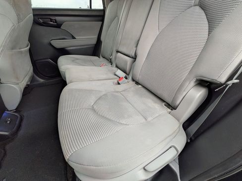 Used 2023 Toyota Highlander LE FWD image 20