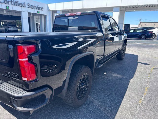 Used 2024 Chevrolet Silverado 2500 High Country w/ Midnight Edition AWD/4WD image 3