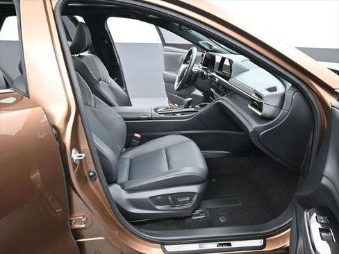 Certified 2025 Toyota Crown Signia AWD/4WD image 41