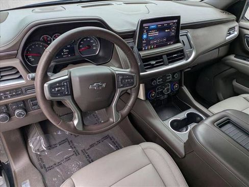 Used 2021 Chevrolet Suburban Z71 w/ Z71 Signature Package AWD/4WD image 10