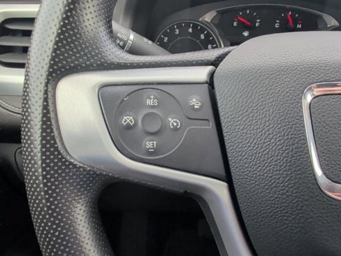 Used 2023 GMC Acadia SLE image 12