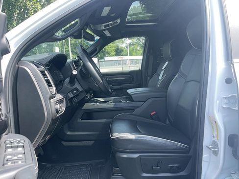 Used 2025 RAM 3500 Limited AWD/4WD image 9