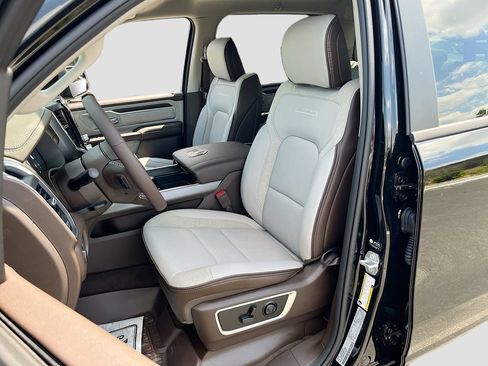 Used 2025 RAM 1500 Laramie AWD/4WD image 22