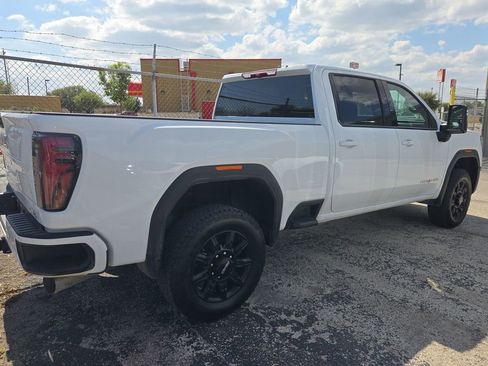 Used 2025 GMC Sierra 2500 AT4 image 2
