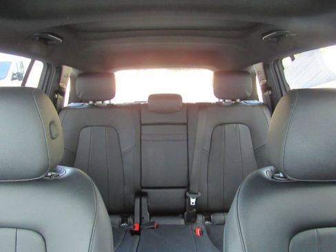 Used 2022 Mercedes-Benz GLB 250 w/ Premium Package Lite image 34