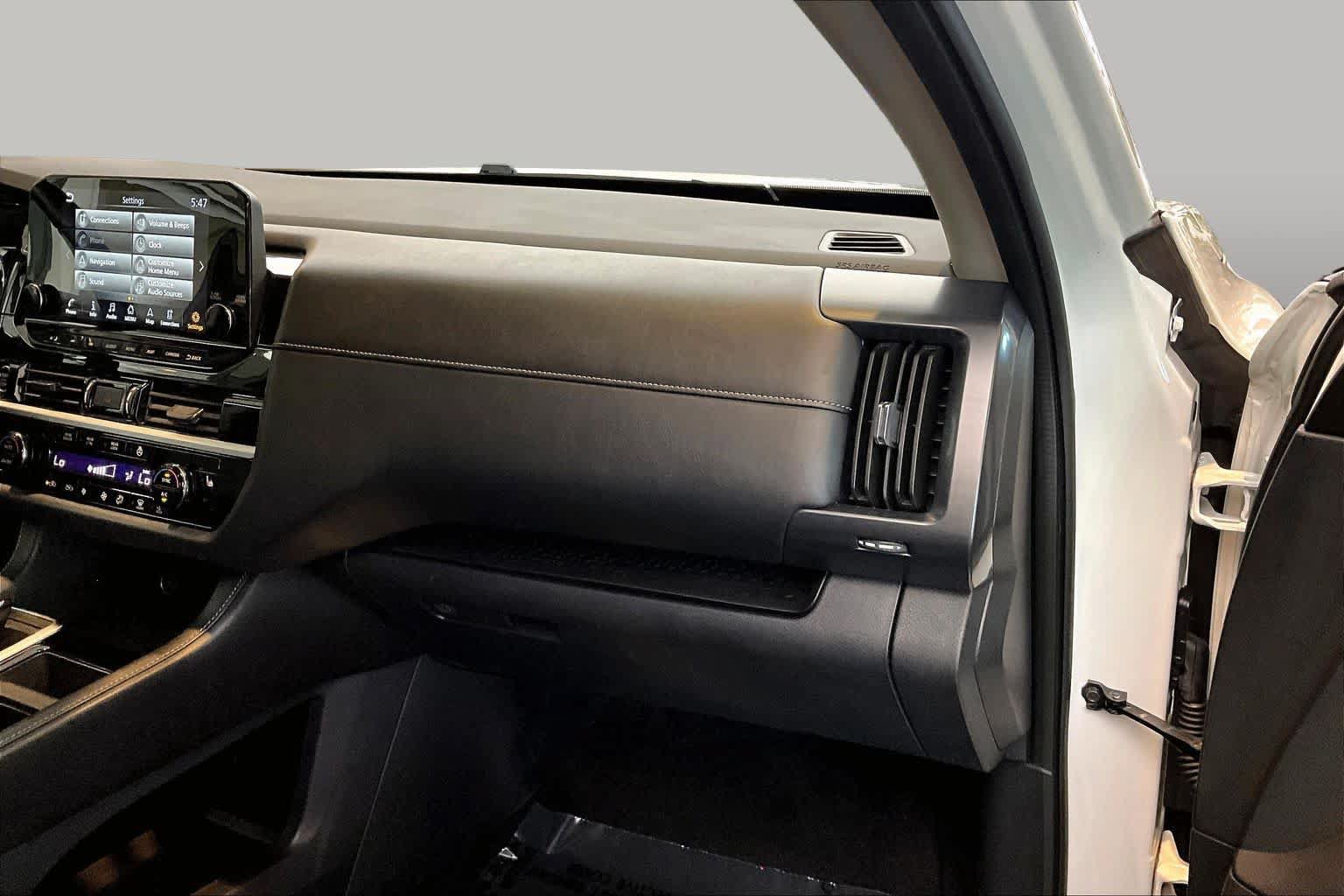 Used 2024 Nissan Pathfinder SL FWD image 18