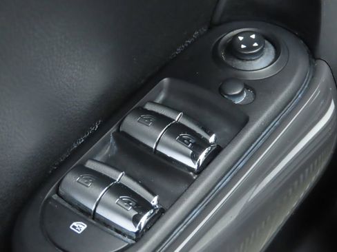 Used 2016 MINI Cooper 4-Door Hardtop image 22