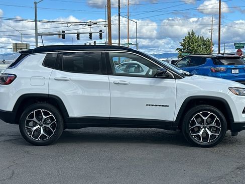 Used 2025 Jeep Compass Limited AWD/4WD image 3