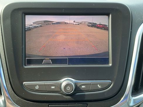 Used 2022 Chevrolet Equinox LS FWD image 24