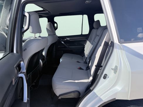 Used 2023 Lexus GX 460 Premium image 42