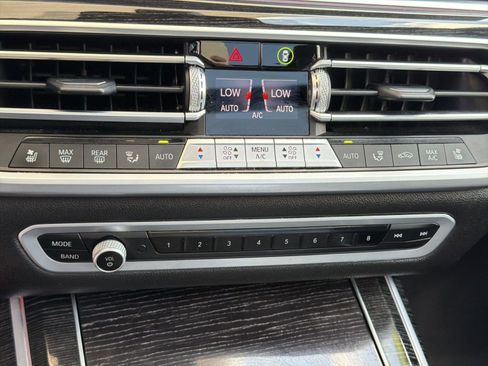 Used 2021 BMW X7 M50i w/ Dynamic Handling Package AWD/4WD image 27