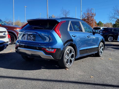 Used 2023 Kia Niro SX Touring image 4