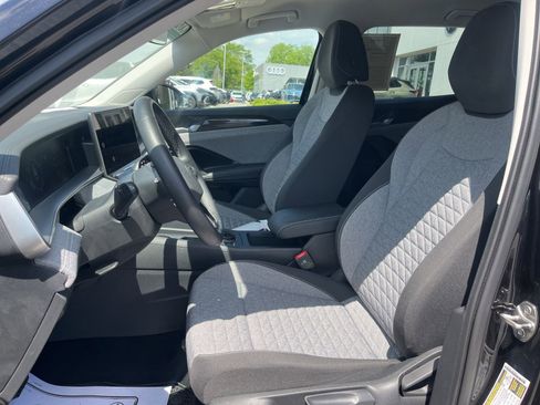 Certified 2025 Volkswagen Tiguan S FWD image 27