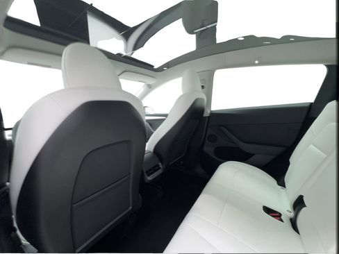 Used 2024 Tesla Model Y 2WD image 21