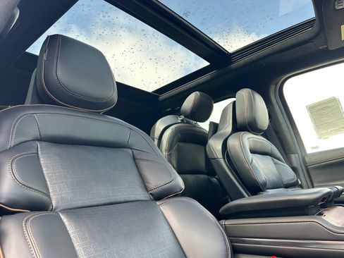 New 2026 Lincoln Navigator L Black Label AWD/4WD image 17