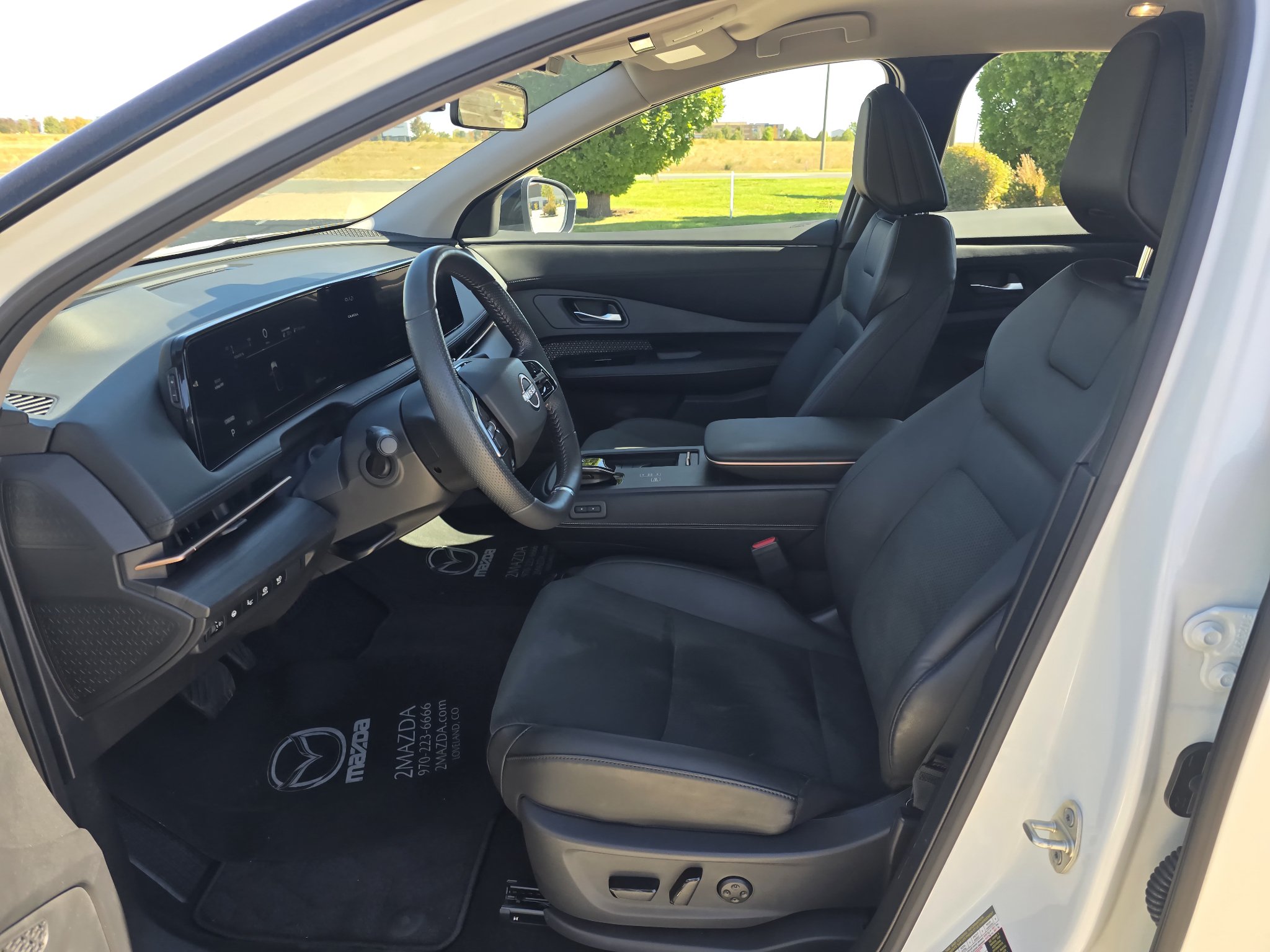 Used 2024 Nissan Ariya AWD image 12