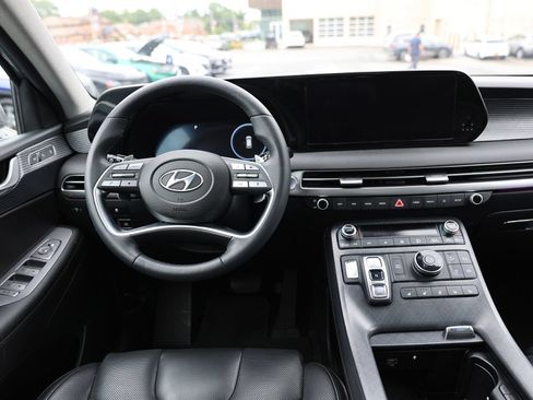 Certified 2024 Hyundai Palisade Limited AWD/4WD image 17
