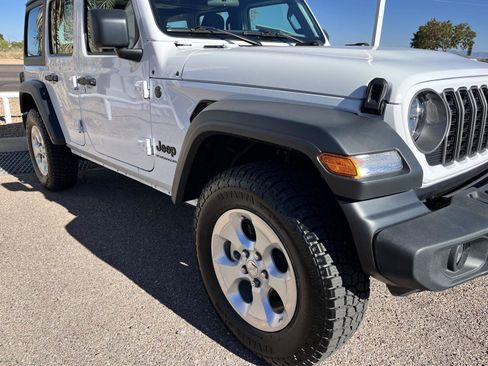 Used 2025 Jeep Wrangler Sport image 15