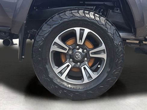 Used 2019 Toyota Tacoma TRD Sport image 32