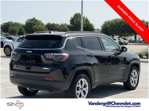 Used 2025 Jeep Compass Latitude w/ Sun & Sound Group AWD/4WD image 4
