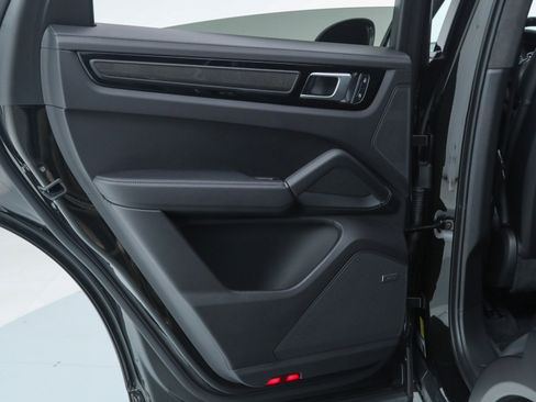 Used 2022 Porsche Cayenne Turbo GT image 34