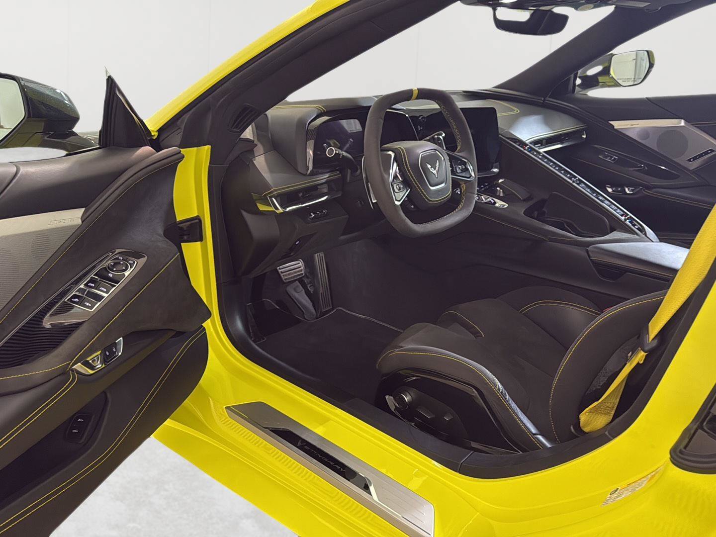 Used 2020 Chevrolet Corvette Stingray Premium Conv w/ 3LT Preferred Equipment Group RWD image 17