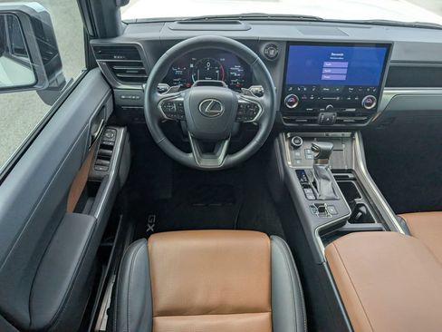 Used 2024 Lexus GX 550 w/ Cold Area Package AWD/4WD image 3