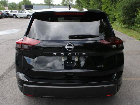 Used 2026 Nissan Rogue SV AWD/4WD image 6