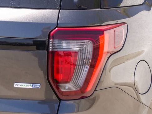 Used 2018 Ford Explorer Sport AWD/4WD image 10