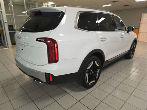 Used 2024 Kia Telluride S w/ S Sunroof Package image 8