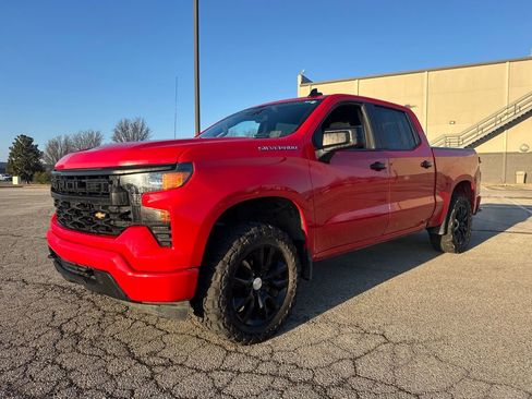 Used 2023 Chevrolet Silverado 1500 Custom image 2