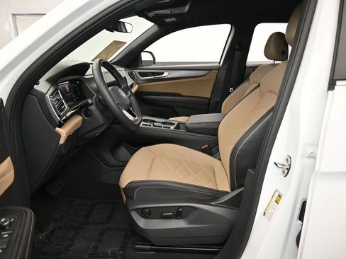 Used 2024 Volkswagen Atlas Cross Sport SE image 11