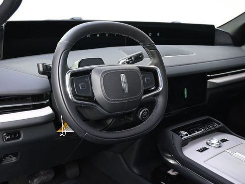 New 2026 Lincoln Navigator Reserve AWD/4WD image 11