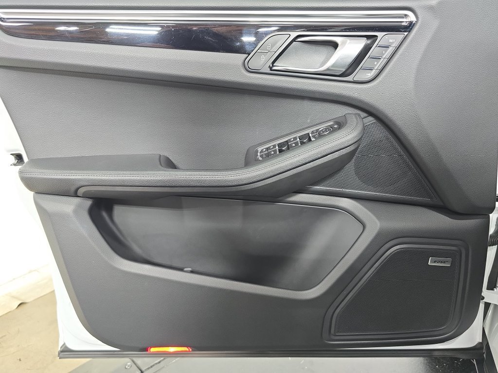 Certified 2025 Porsche Macan S AWD/4WD image 22